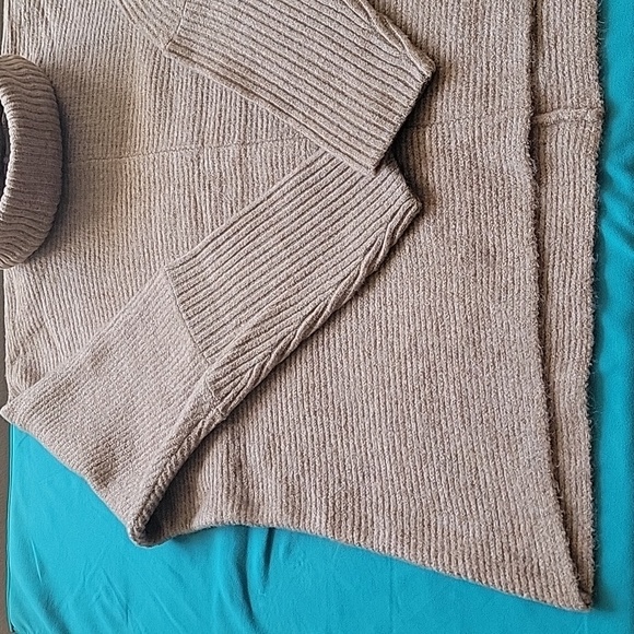 Vince Camuto Hi-Lo Cozy Oversized Turtleneck Sweater, M, Taupe, NWT - Picture 7 of 12